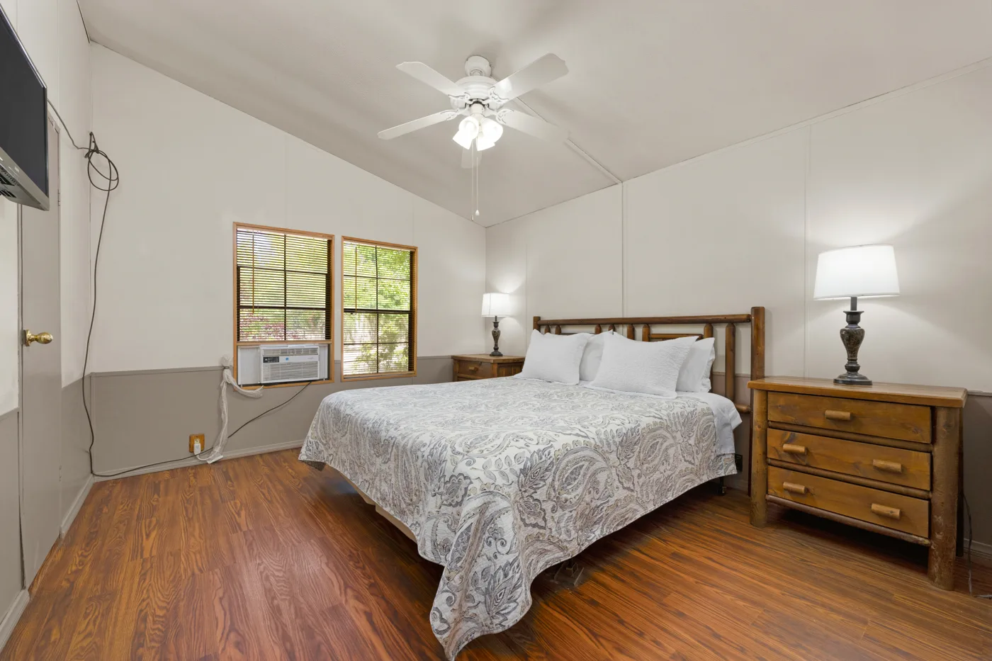 stay in luxury and enjoy everything the Kern River has to offer