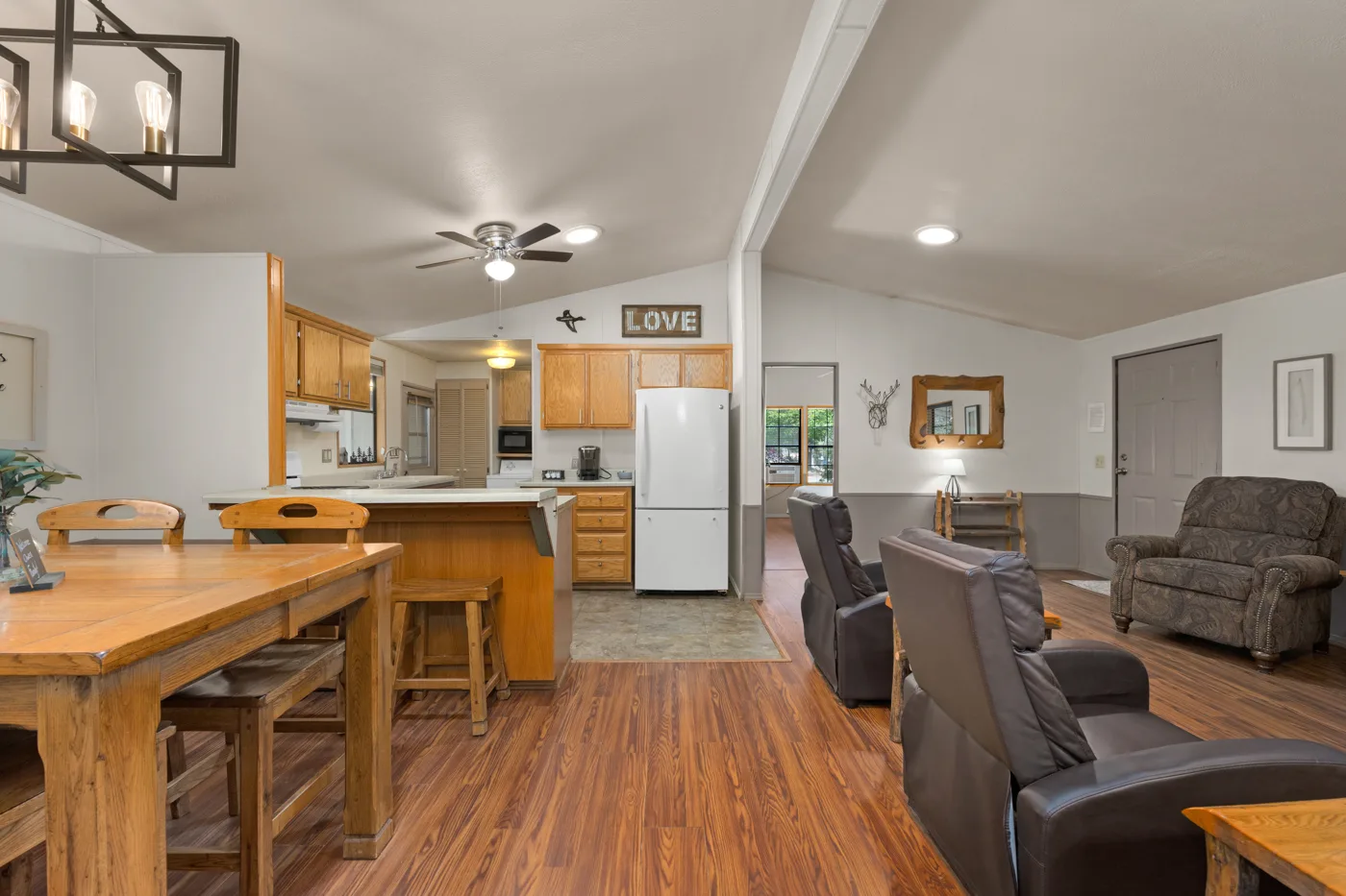 stay in luxury and enjoy everything the Kern River has to offer