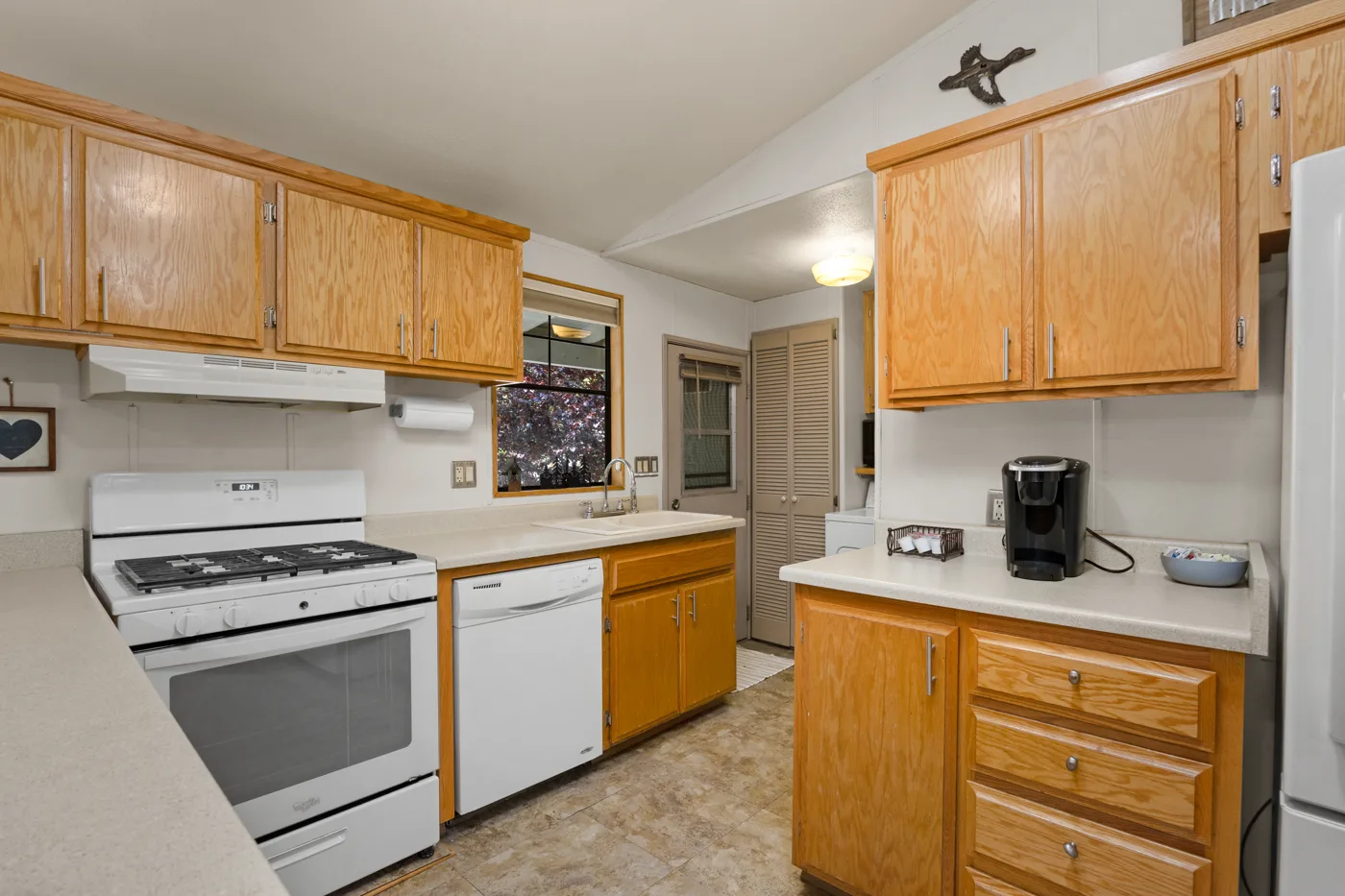 stay in luxury and enjoy everything the Kern River has to offer