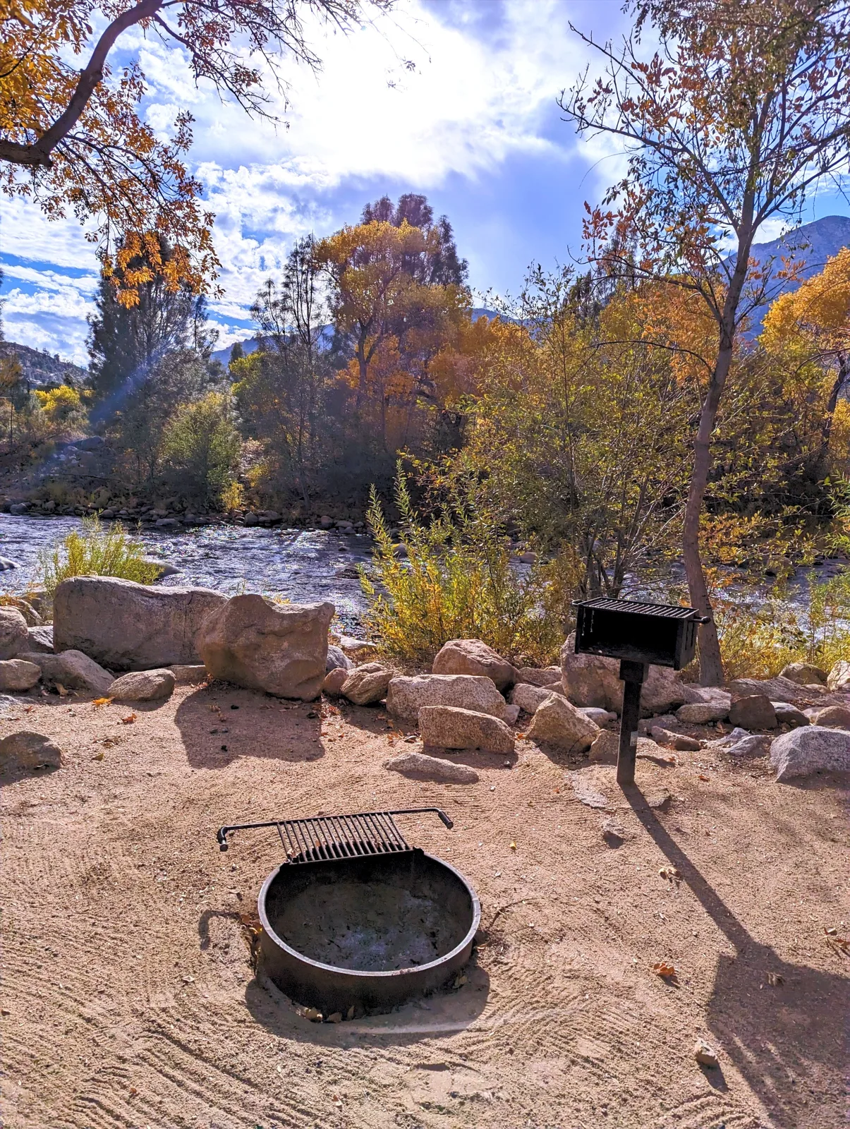 all sites are fire pits, BBQs, picnic tables, plenty of shade trees, 30 and 50-amp sites (Adapter