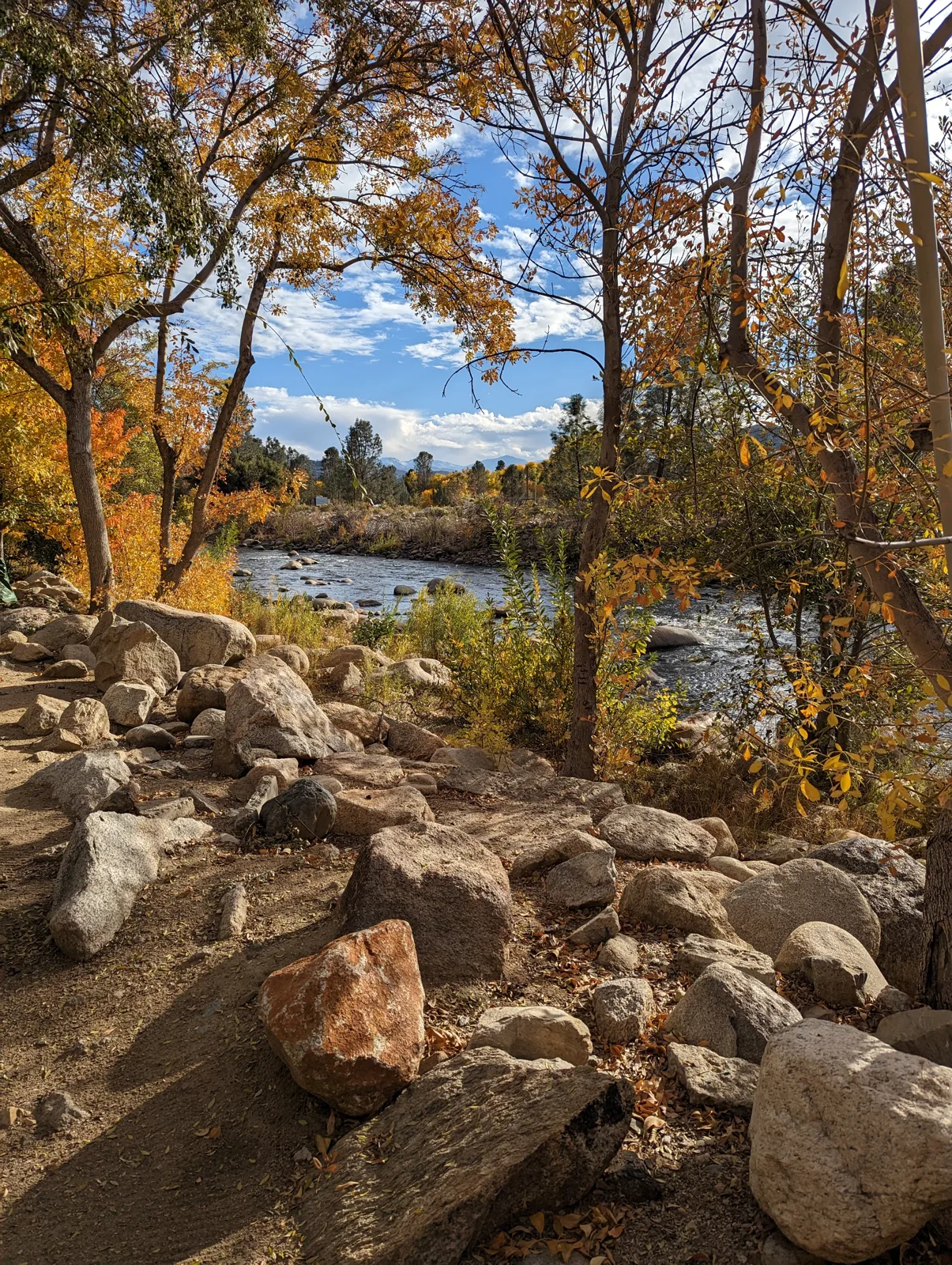 all sites are fire pits, BBQs, picnic tables, plenty of shade trees, 30 and 50-amp sites (Adapter